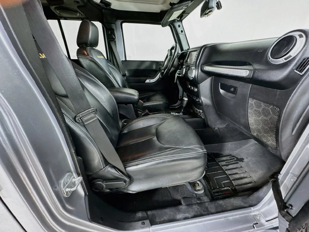 Used 2013 Billet Metallic Clearcoat Jeep Unlimited Sahara image 33