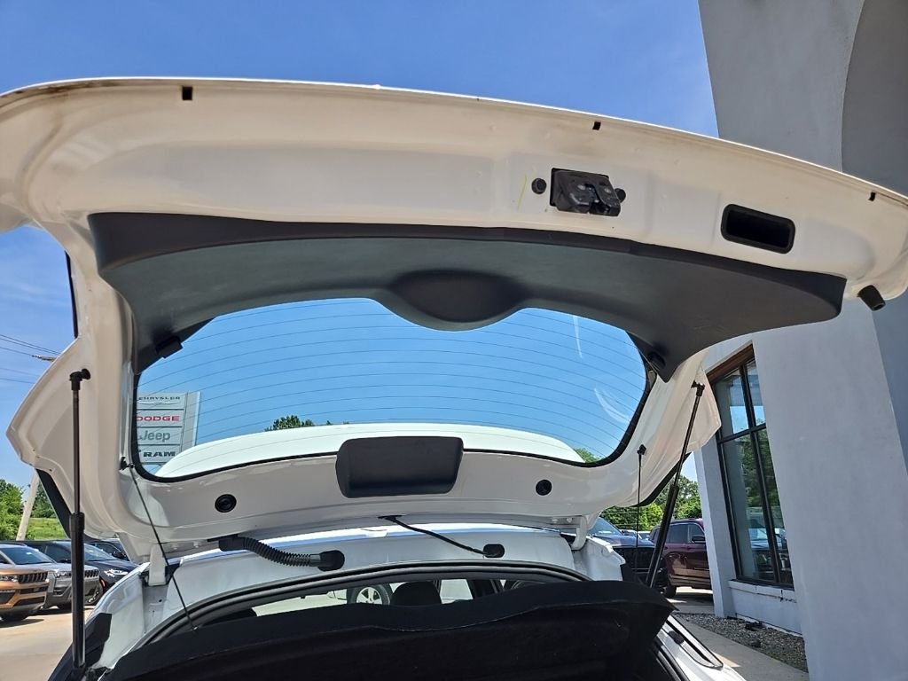 Used 2024 White Nissan SR image 77
