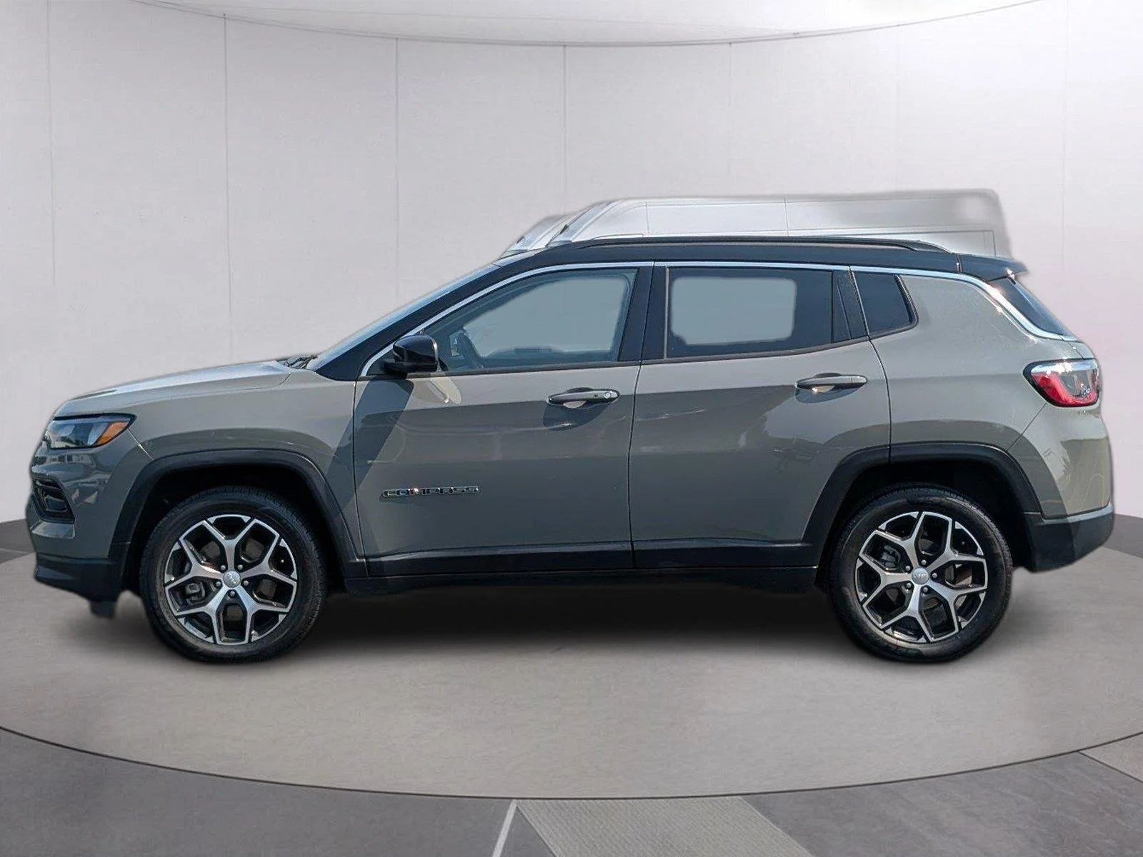 Used 2024 Sting-Gray Clearcoat Jeep Limited image 2