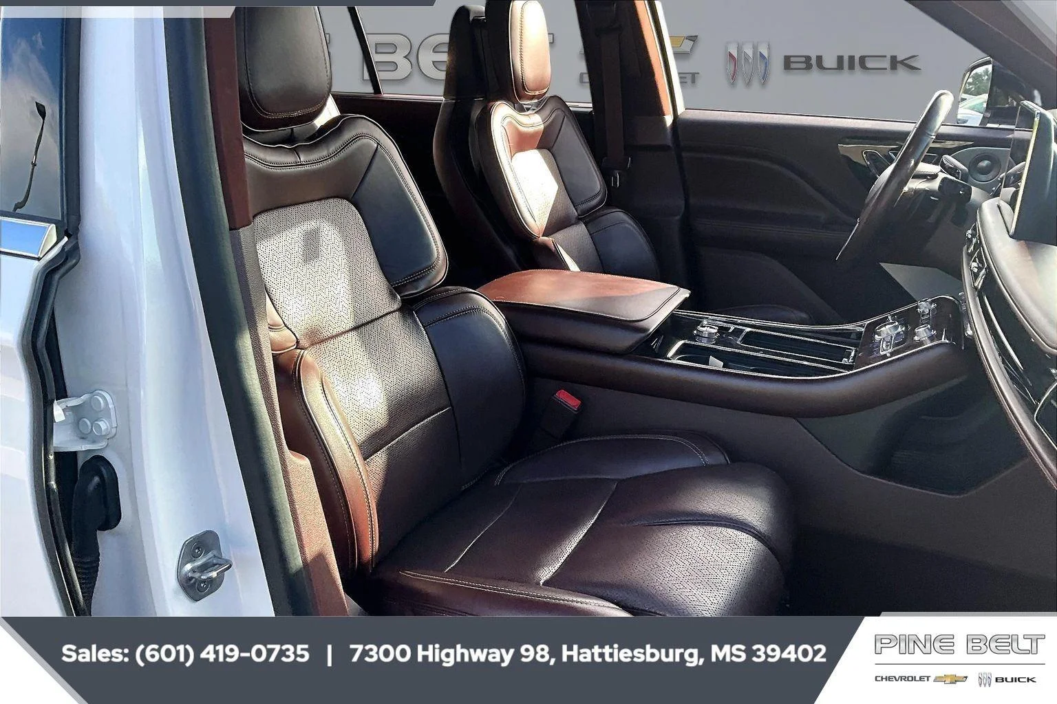 Used 2023 Pristine White Metallic Tri-Coat Lincoln Black Label image 6