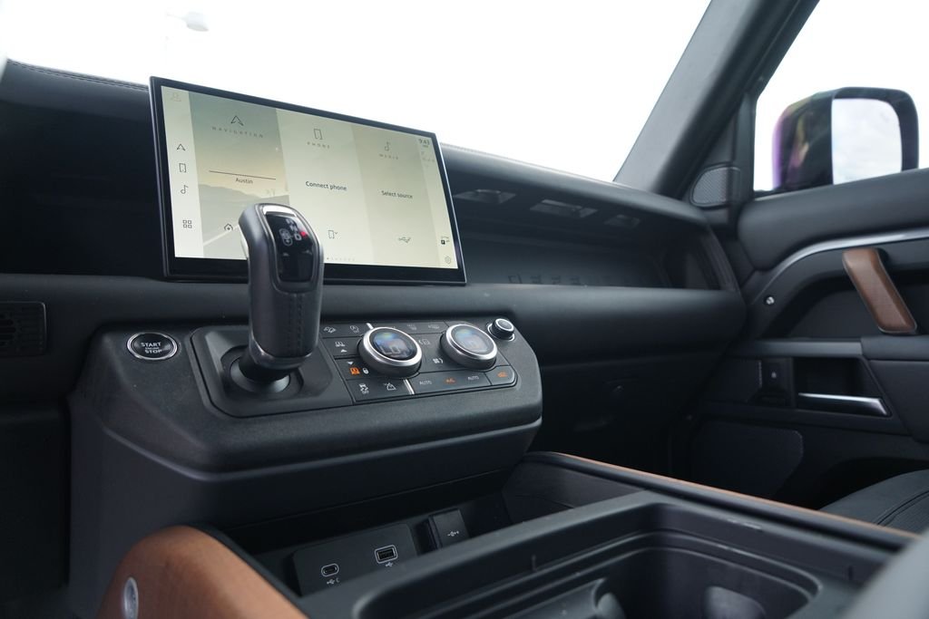 Used 2023 Gray Land Rover X image 17