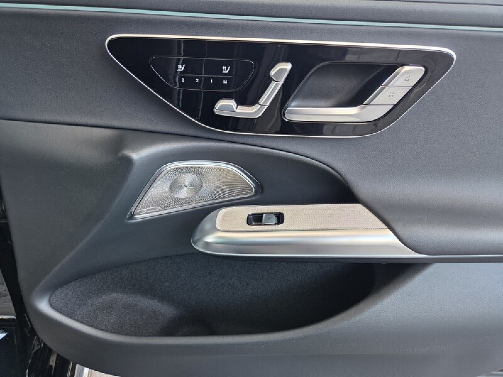 New 2027 Black Mercedes-Benz E 450 4MATIC® Sedan image 18