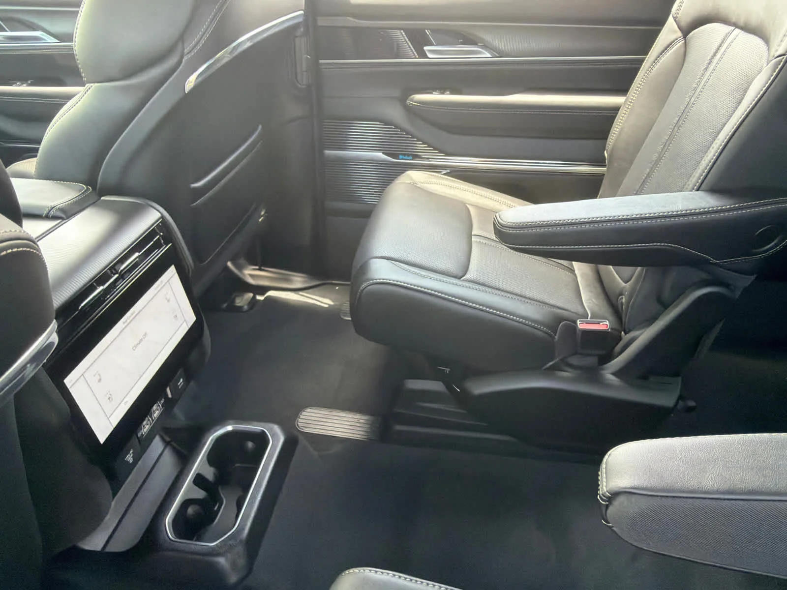 New 2026 Bright White Clearcoat Jeep Summit Obsidian image 18