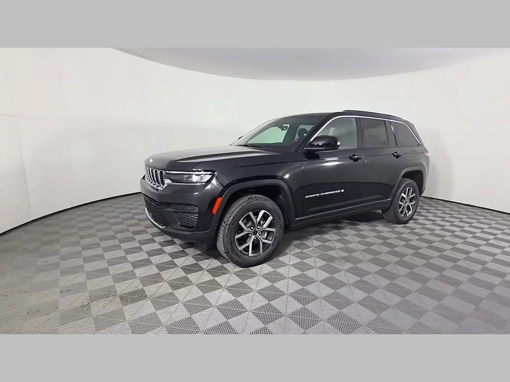 New 2027 High-Gloss Black Paint Jeep Laredo image 36