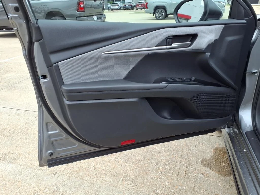 2025 Toyota Camry SE - Photo 20