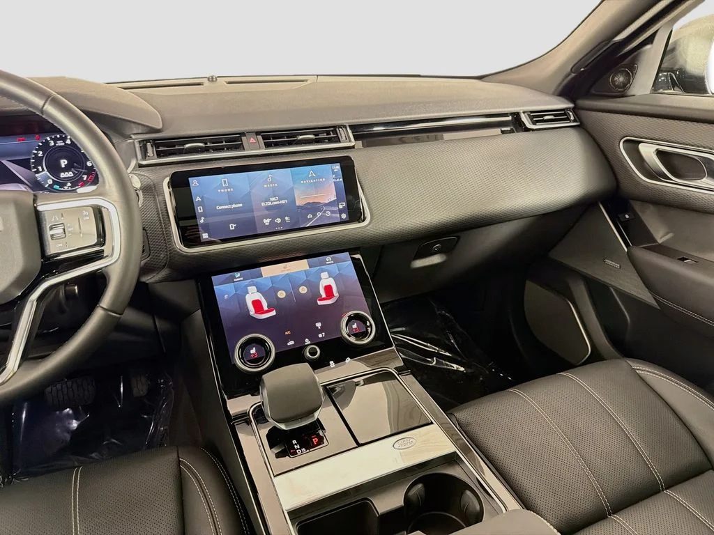 Used 2022 Black Land Rover S image 24
