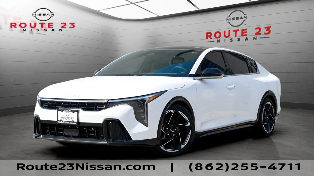 Used 2025 White Kia GT-Line image 1