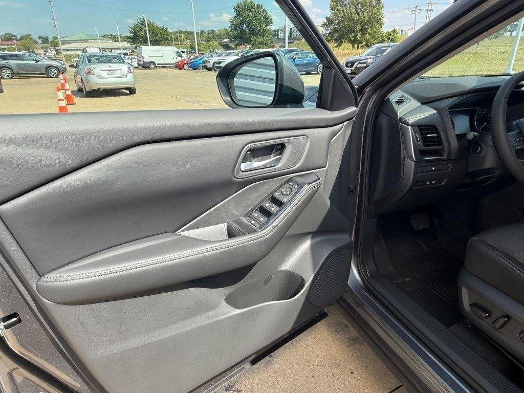 2026 Nissan Rogue SV - Photo 12