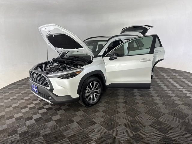 Used 2025 Beige Toyota XLE image 13