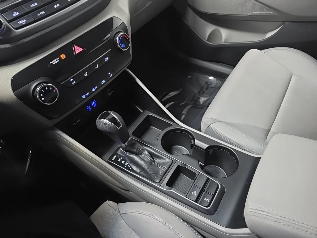 Used 2018 Gray Hyundai SE image 26