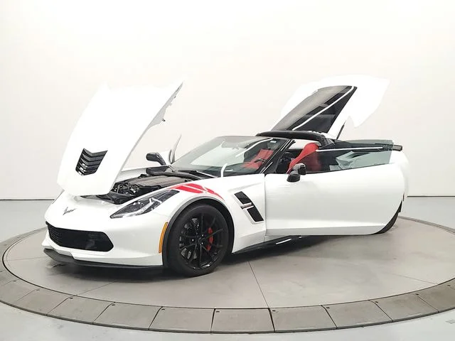 Used 2019 White Chevrolet Grand Sport image 11