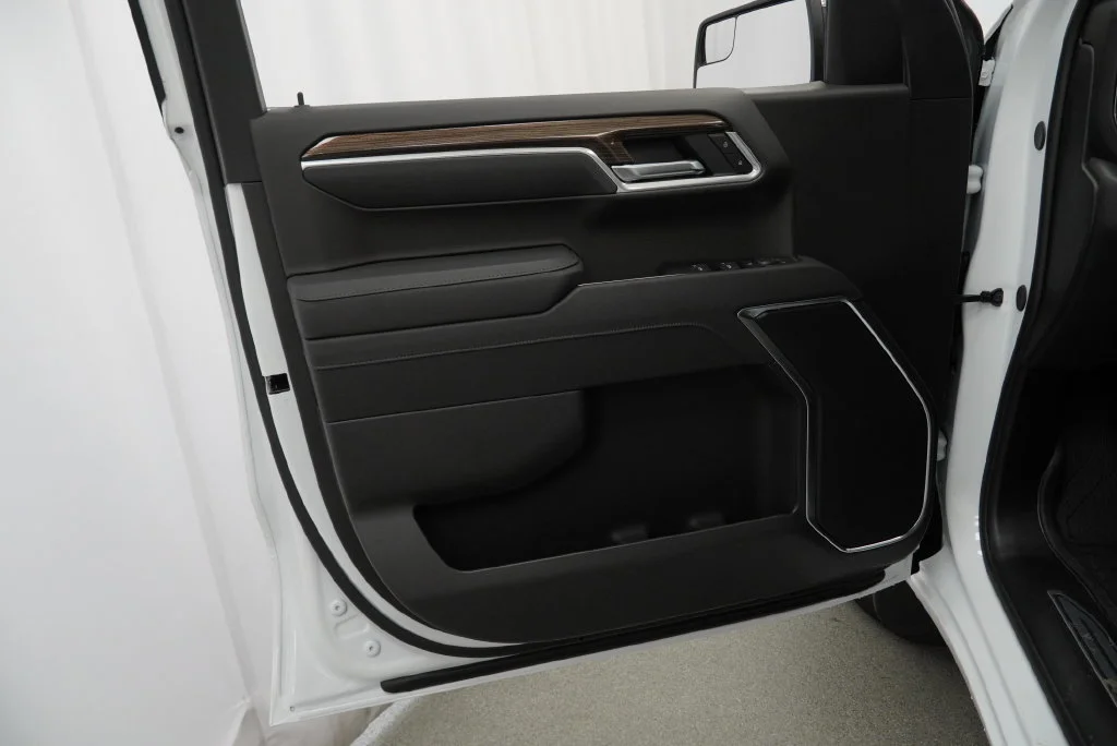 New 2026 Summit White Chevrolet LT image 30