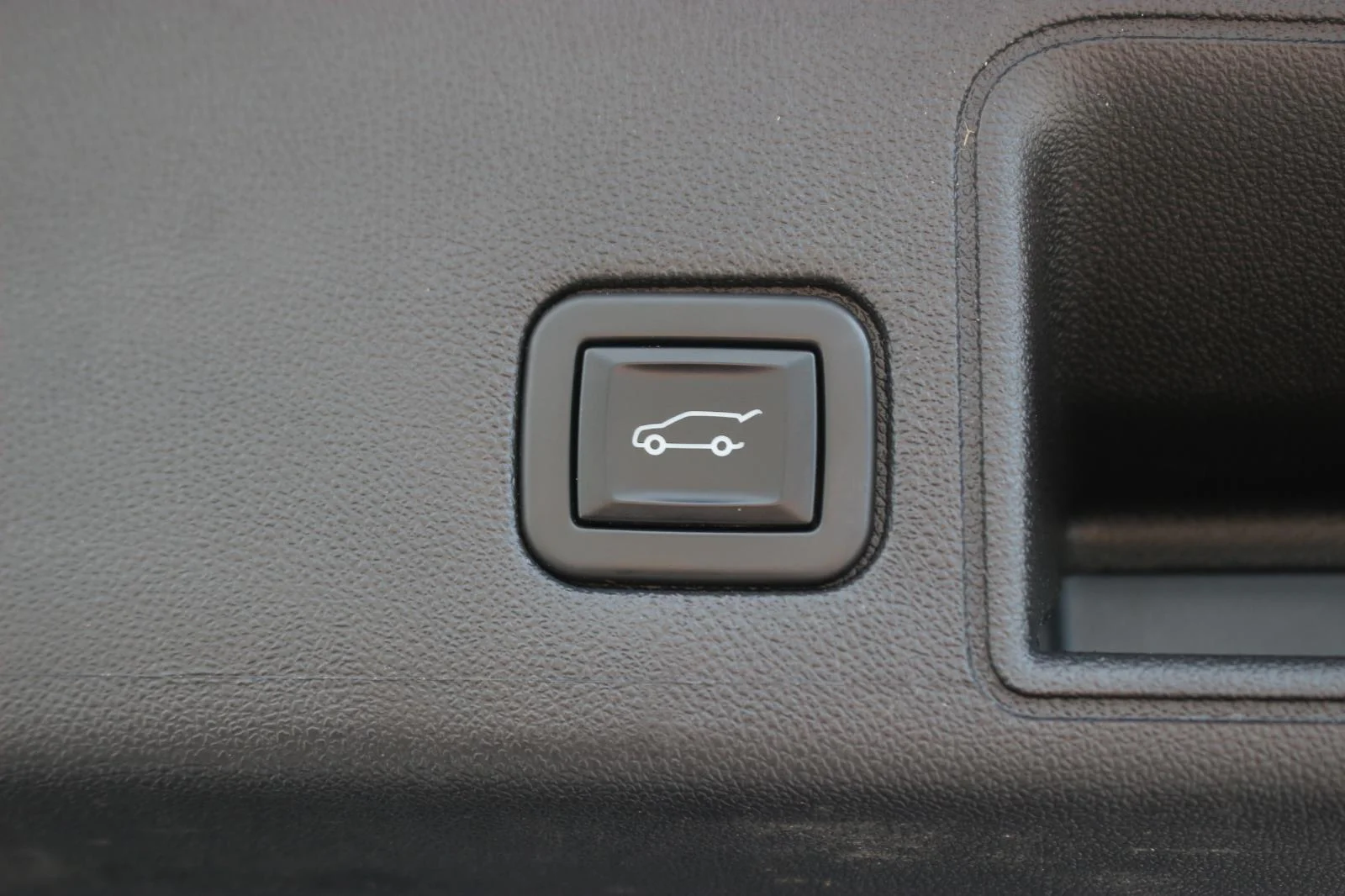 Used 2022 White Frost Tricoat GMC SLT image 12