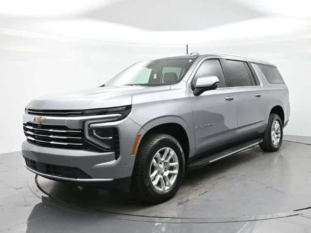 Used 2025 Sterling Gray Metallic Chevrolet LT image 3