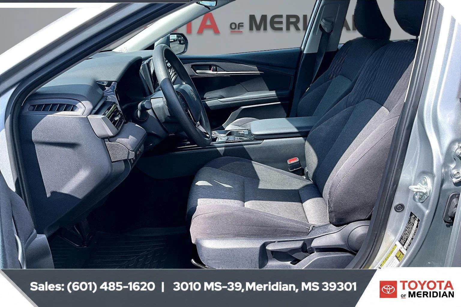 Used 2025 Celestial Silver Metallic Toyota LE (Natl) image 18