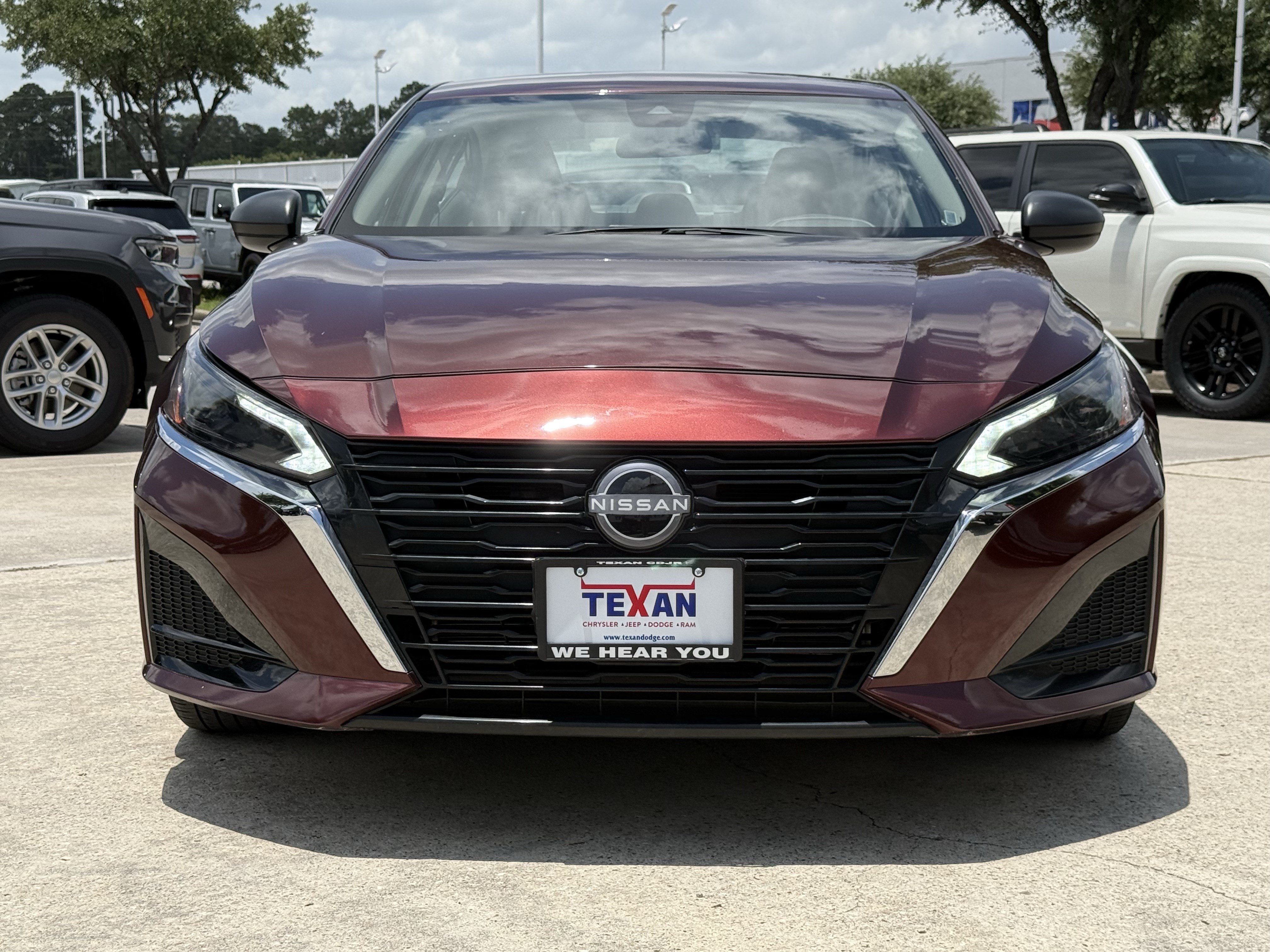 Used 2025 Garnet Pearl Metallic Nissan  image 10