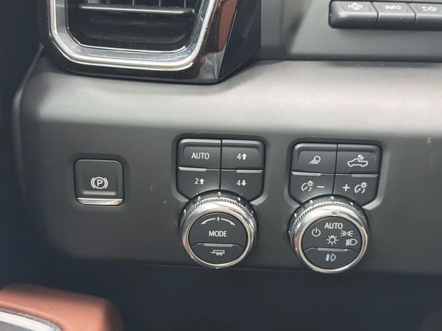 Used 2025 Gray GMC Denali Ultimate image 27