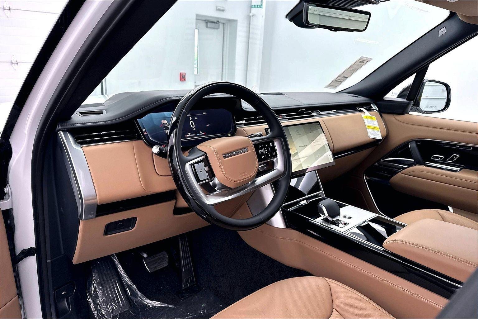 New 2026 Ostuni Pearl White Premium Metallic Land Rover SE image 21