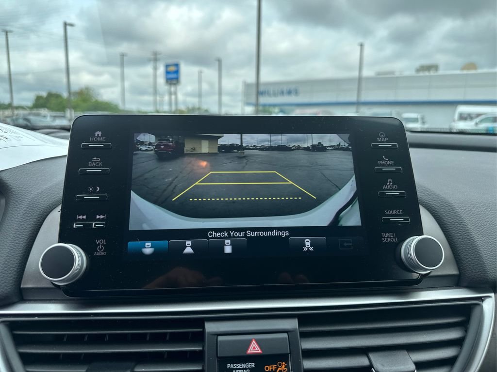 Used 2022 White Honda Touring image 22