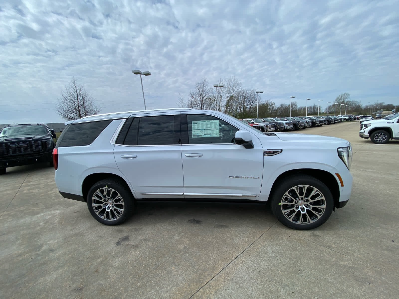 2026 GMC Yukon Denali - Photo 5