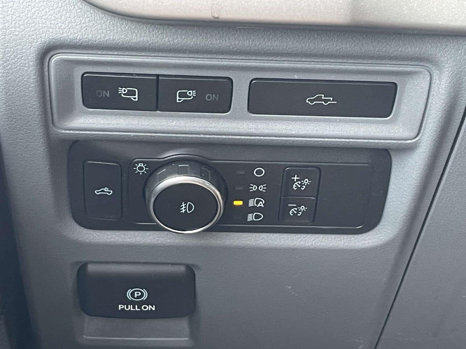 Used 2021 Oxford White/Carbonized Gray Ford XLT image 30