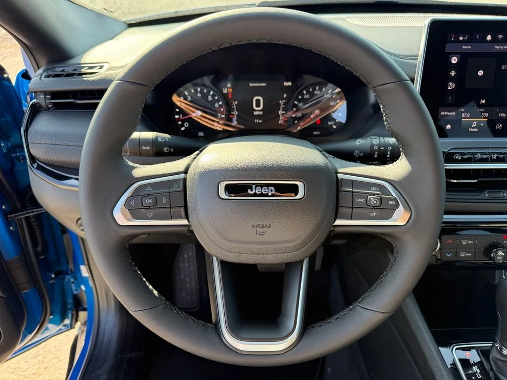 New 2026 Hydro Blue Pearl-Coat Exterior Paint Jeep Latitude image 13