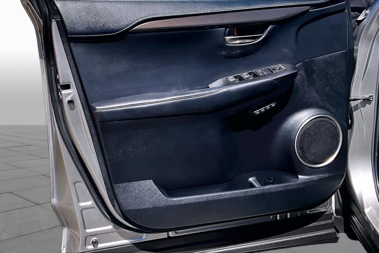 Used 2019 Atomic Silver Lexus  image 26