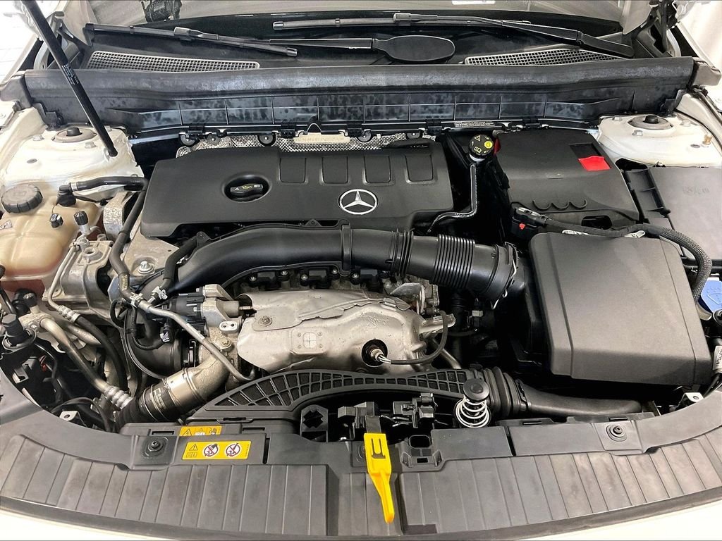 Used 2023 White Mercedes-Benz GLB 250 image 35