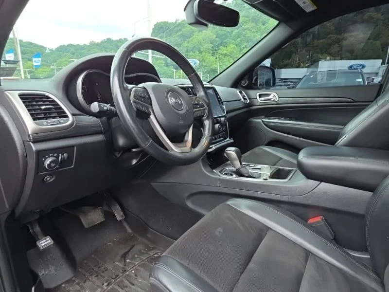 Used 2019 Black Jeep Altitude image 9