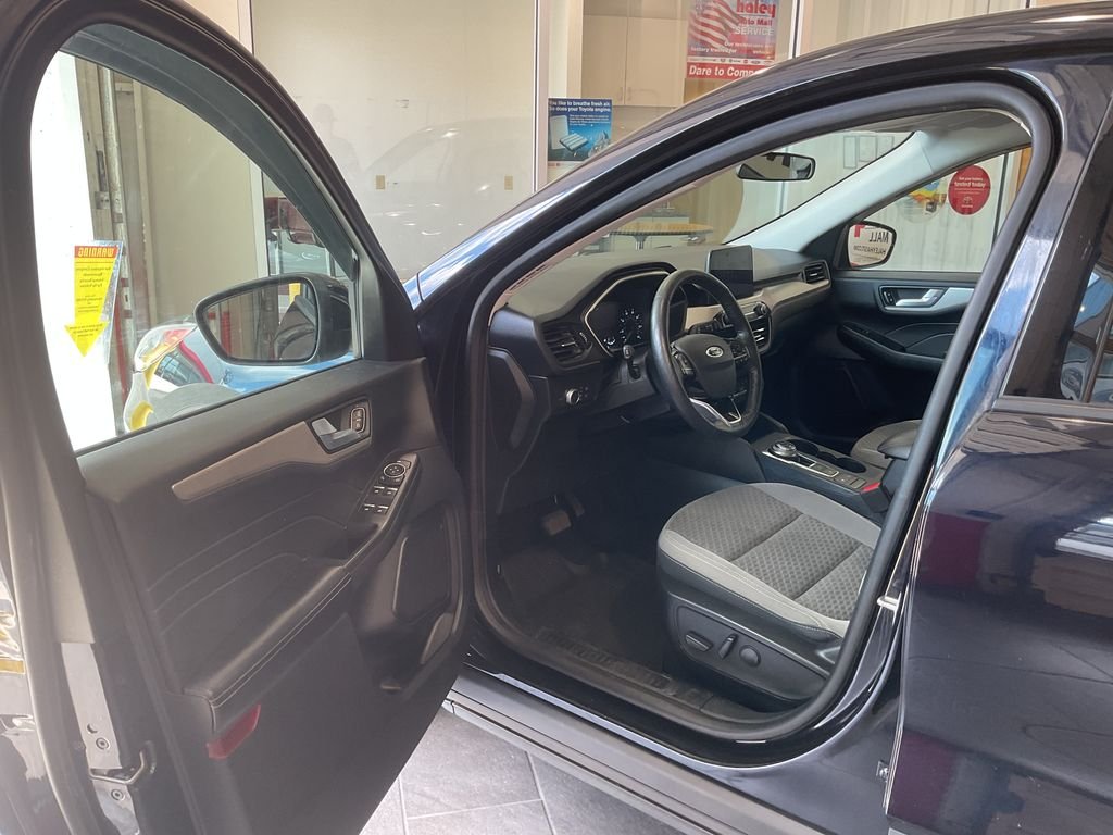 Used 2021 Blue Ford SE image 12