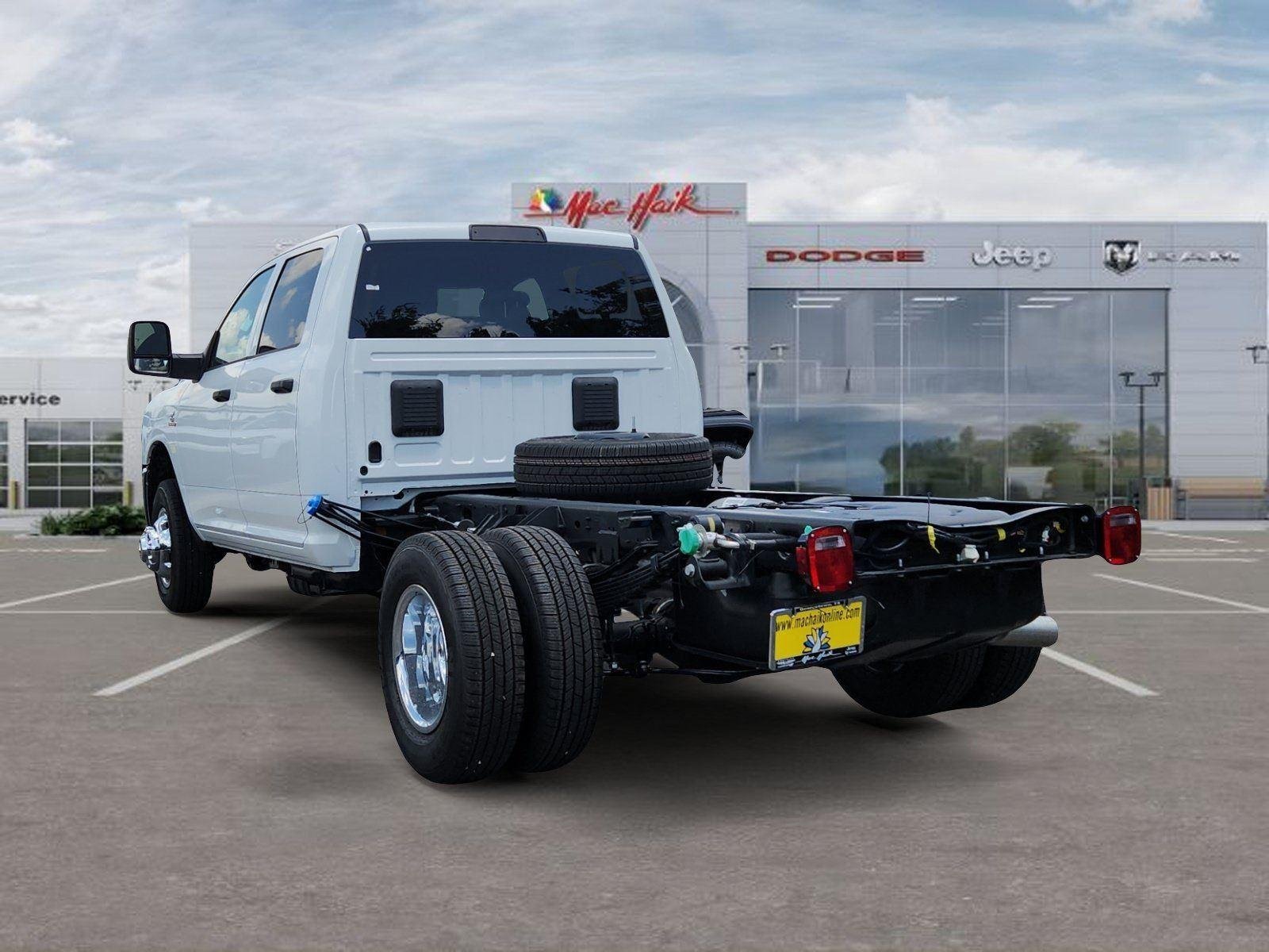 New 2026 Bright White Clear-Coat Exterior Paint RAM Tradesman image 3