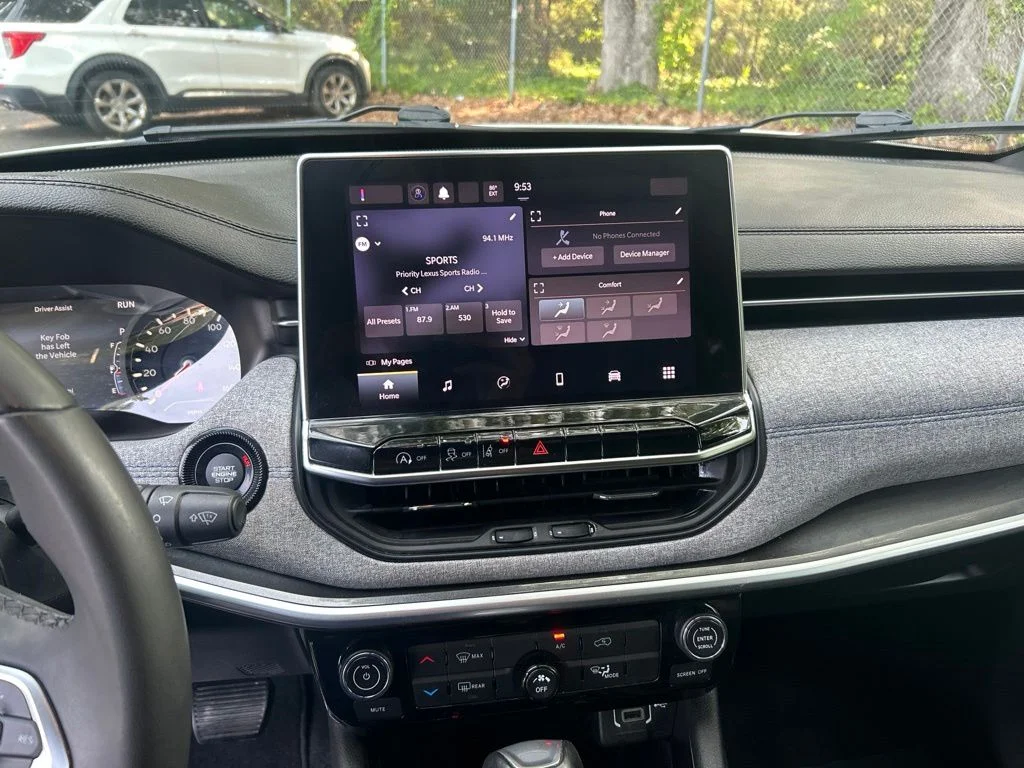 Used 2024 White Jeep Latitude image 19