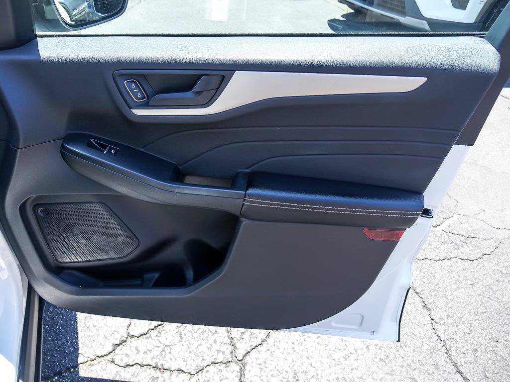 Used 2022 White Metallic Ford SE Hybrid image 33