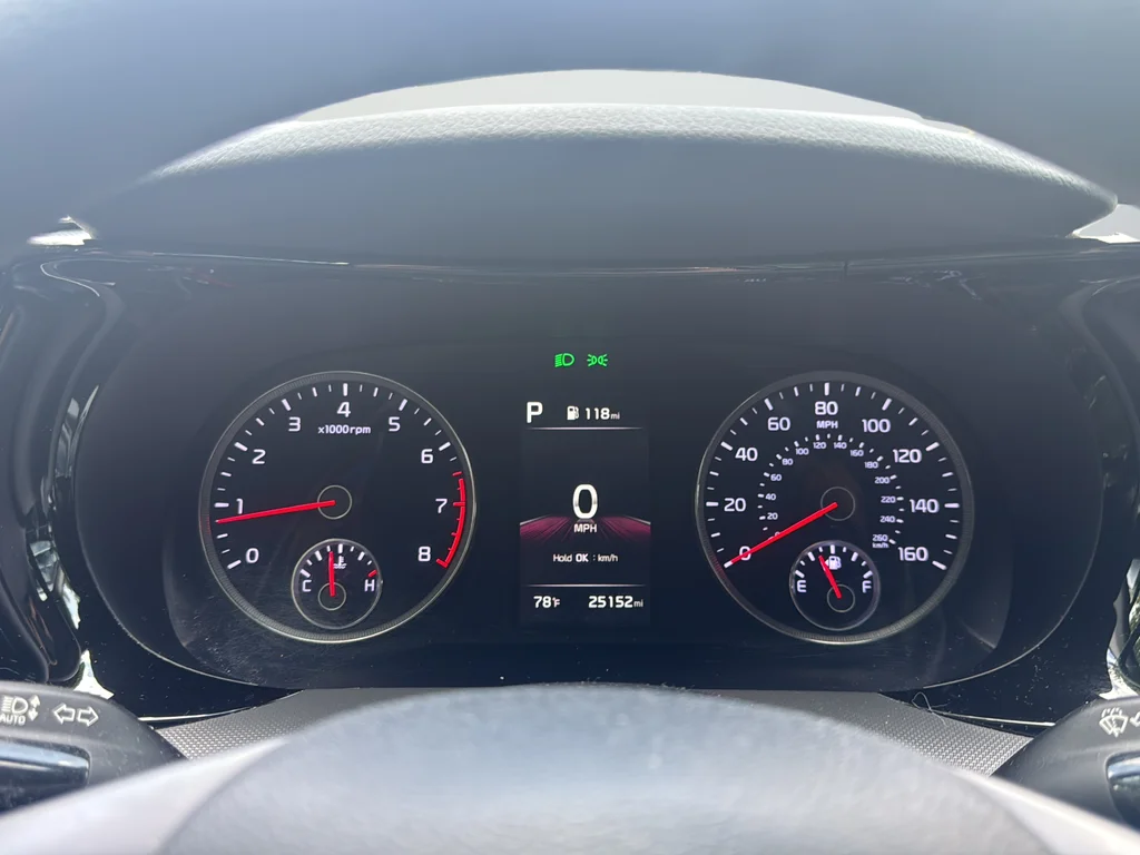 Used 2022 White Kia LXS image 38