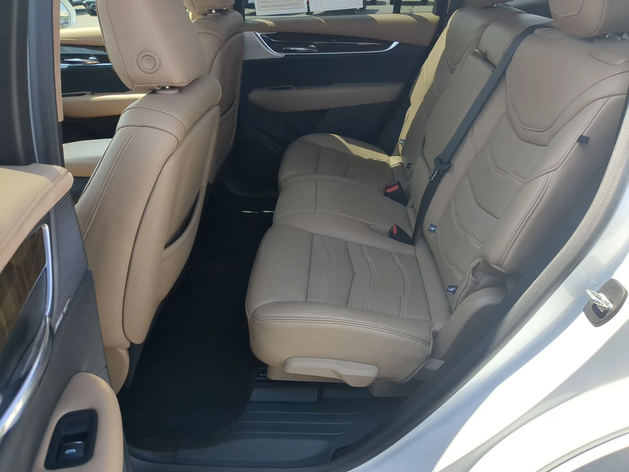 Used 2020 Crystal White Tricoat Cadillac AWD Premium Luxury image 24