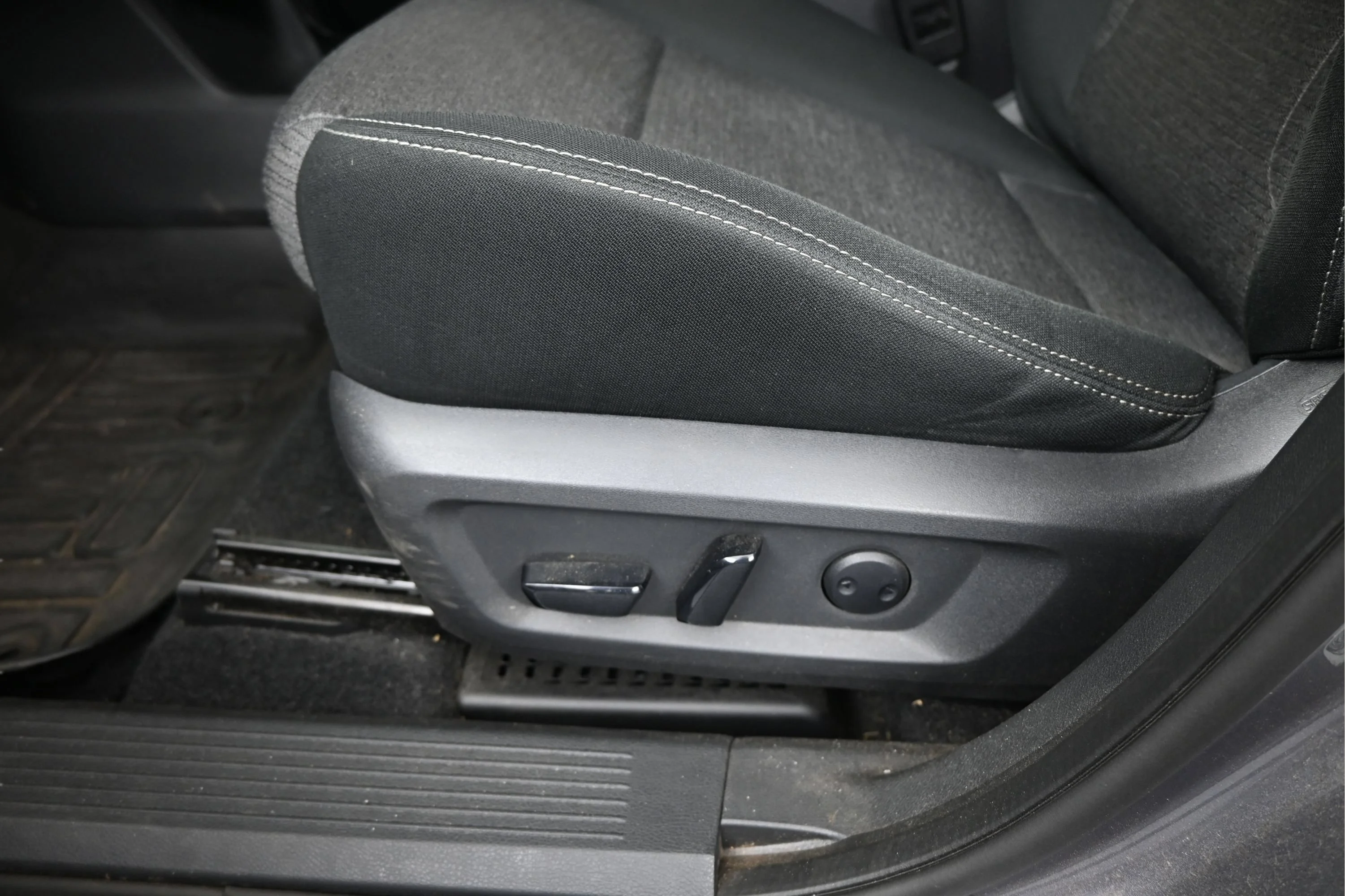 Certified Used 2022 Gun Metallic Nissan SV image 10