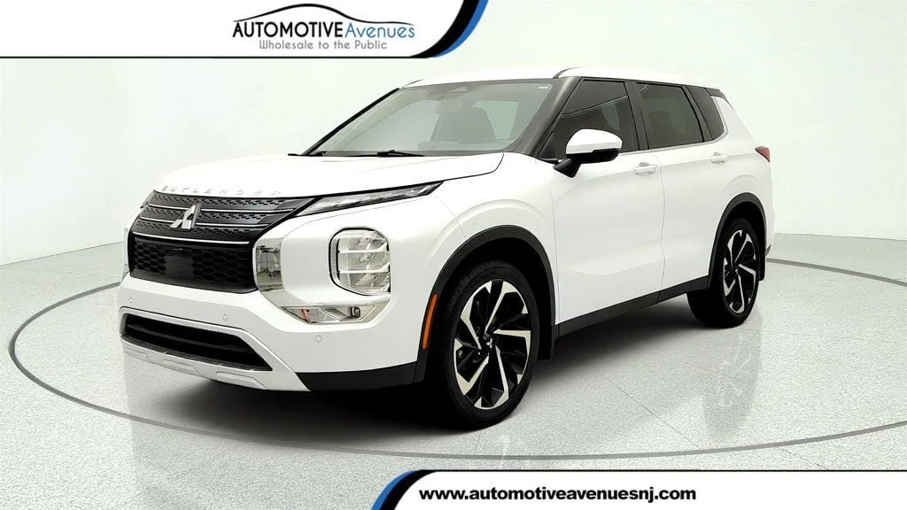 2023 Mitsubishi Outlander SE 2WD's photo