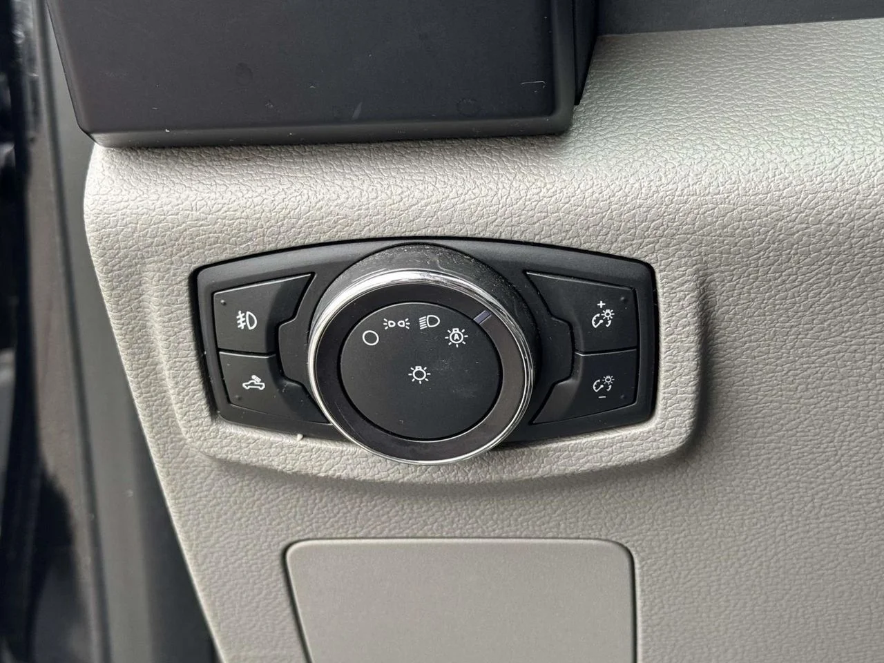 Used 2017 Shadow Black Ford XL image 20