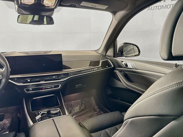 Used 2024 White Metallic BMW xDrive40i image 24