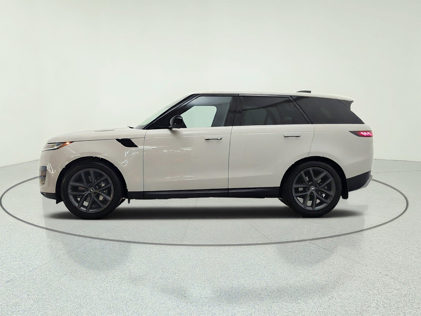 Used 2025 Borasco Grey Metallic Land Rover P360 SE image 8