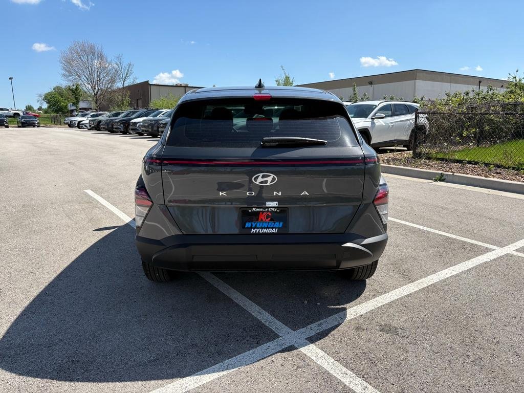 New 2026 Ecotronic Gray Pearl Hyundai SE FWD image 4