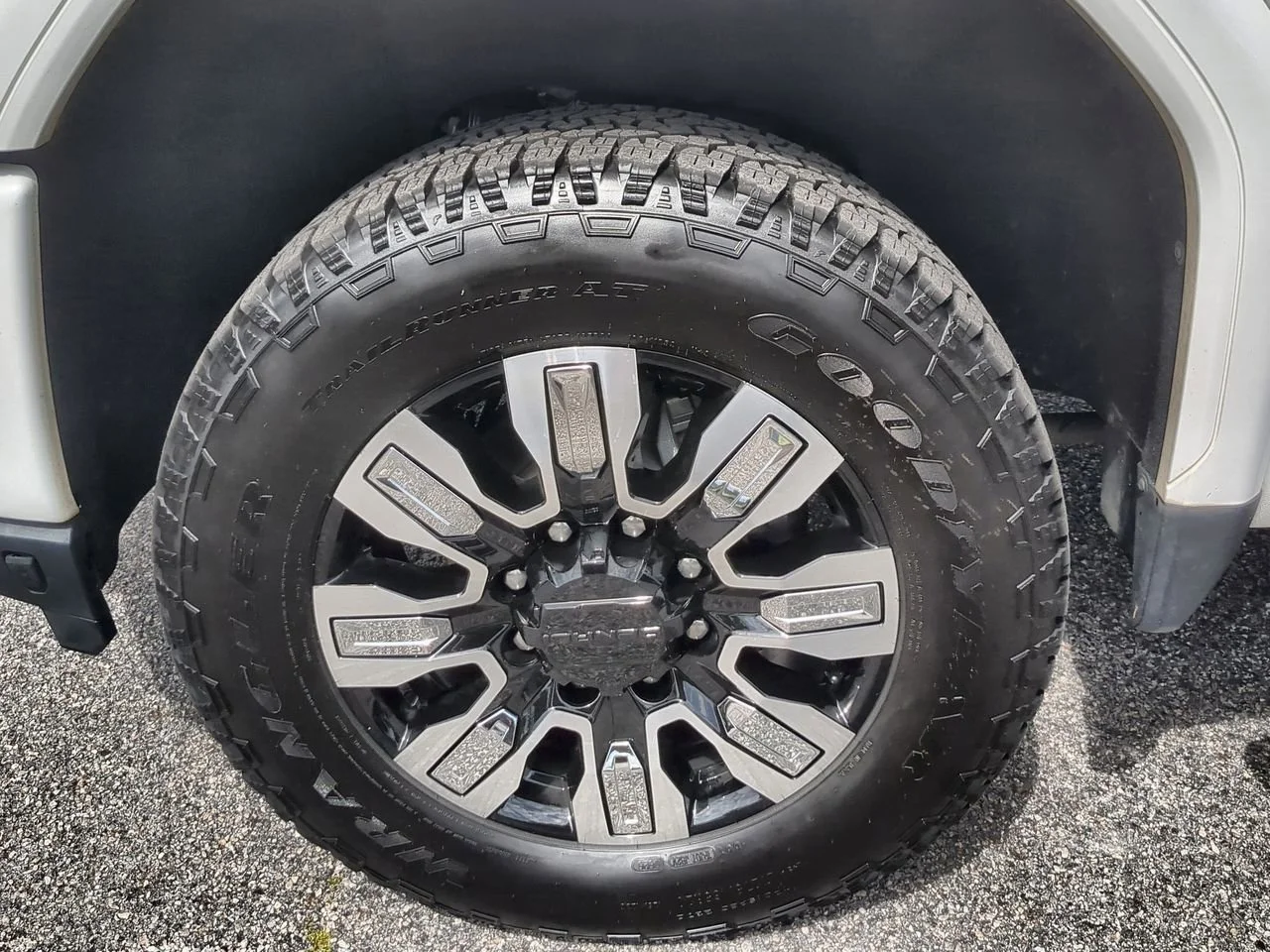 Used 2022 Summit White GMC Denali image 34