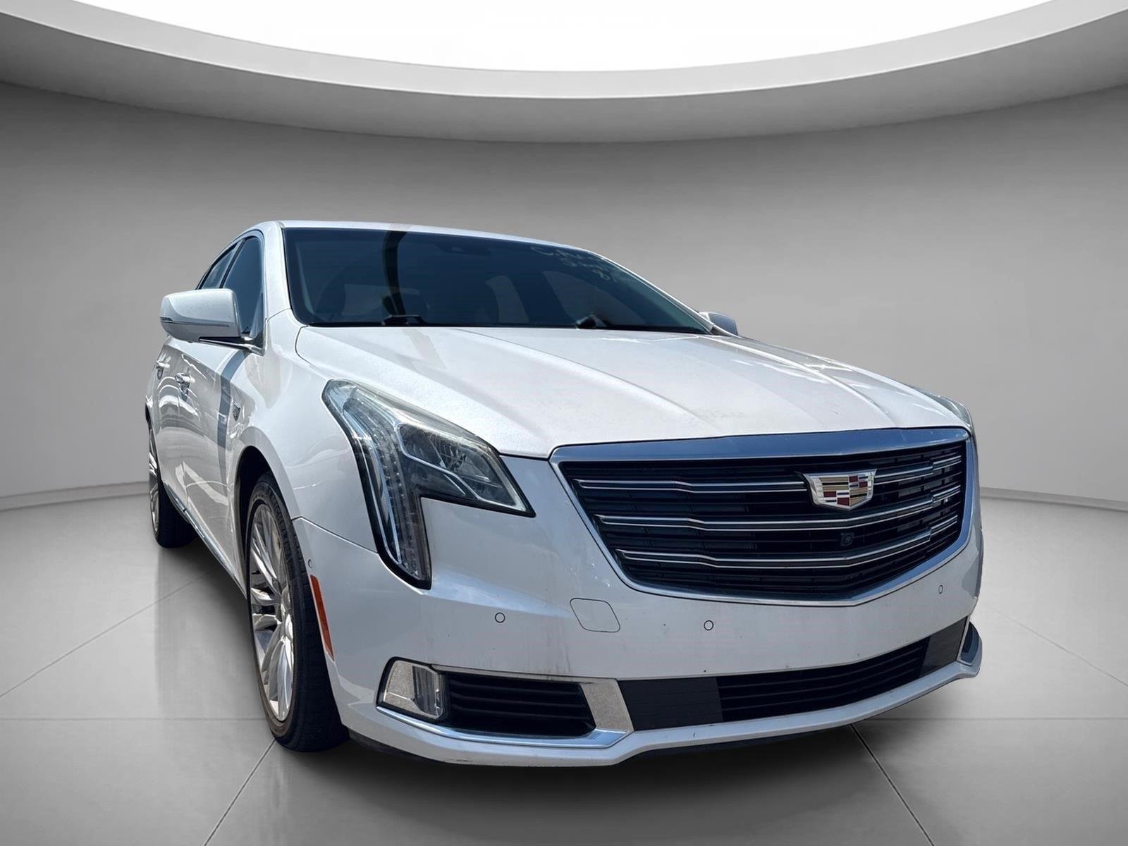 Used 2019 Crystal White Tricoat Cadillac Luxury image 23