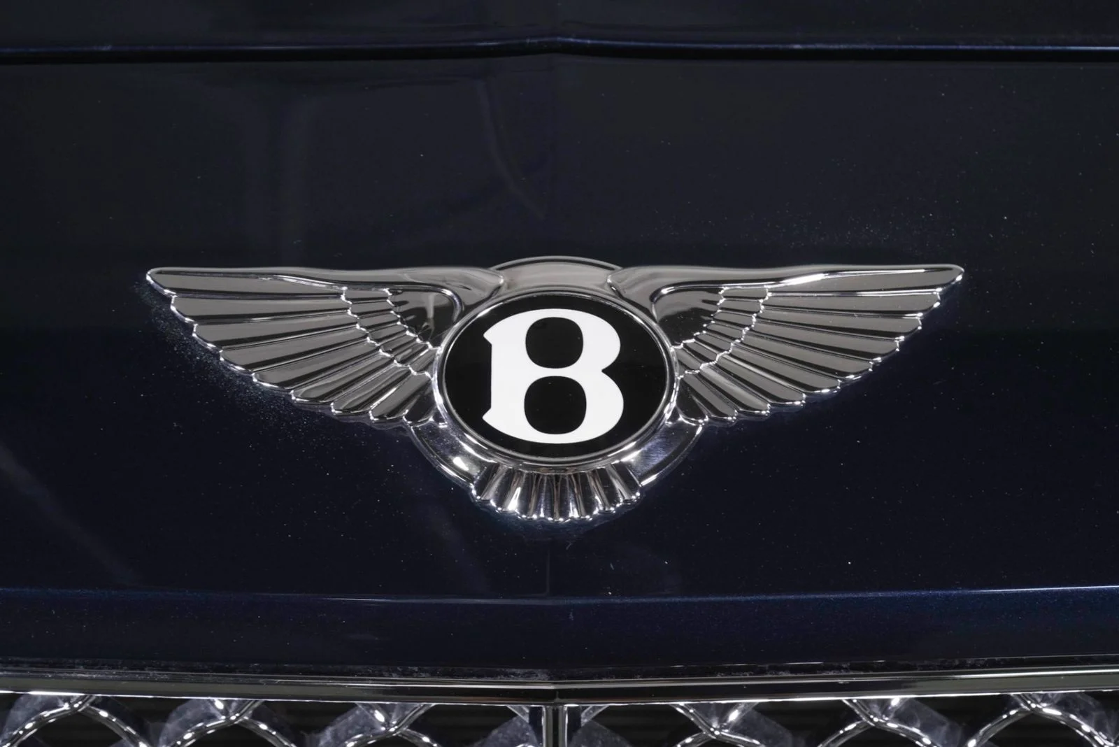 Used 2014  Bentley  image 8