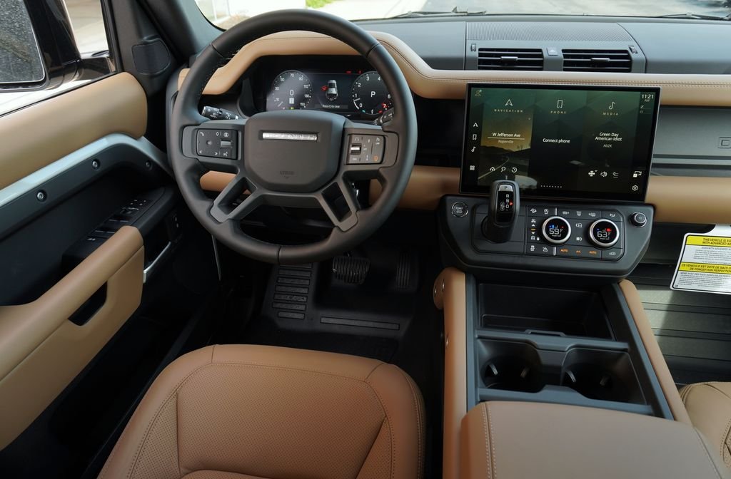 New 2026 Fuji White Land Rover X-Dynamic SE image 15