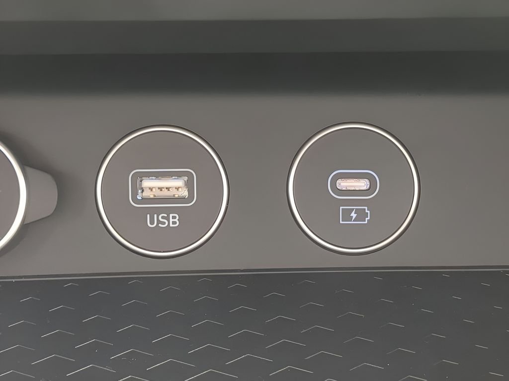 2026 GENESIS G70 Standard - Photo 19