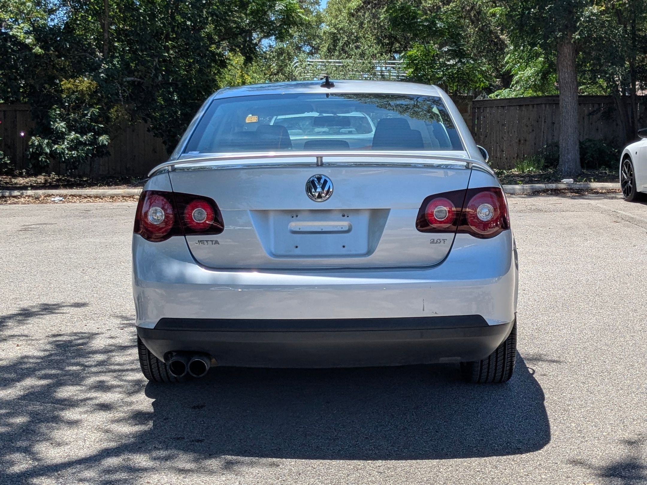 Used 2010 Silver Volkswagen Wolfsburg image 4