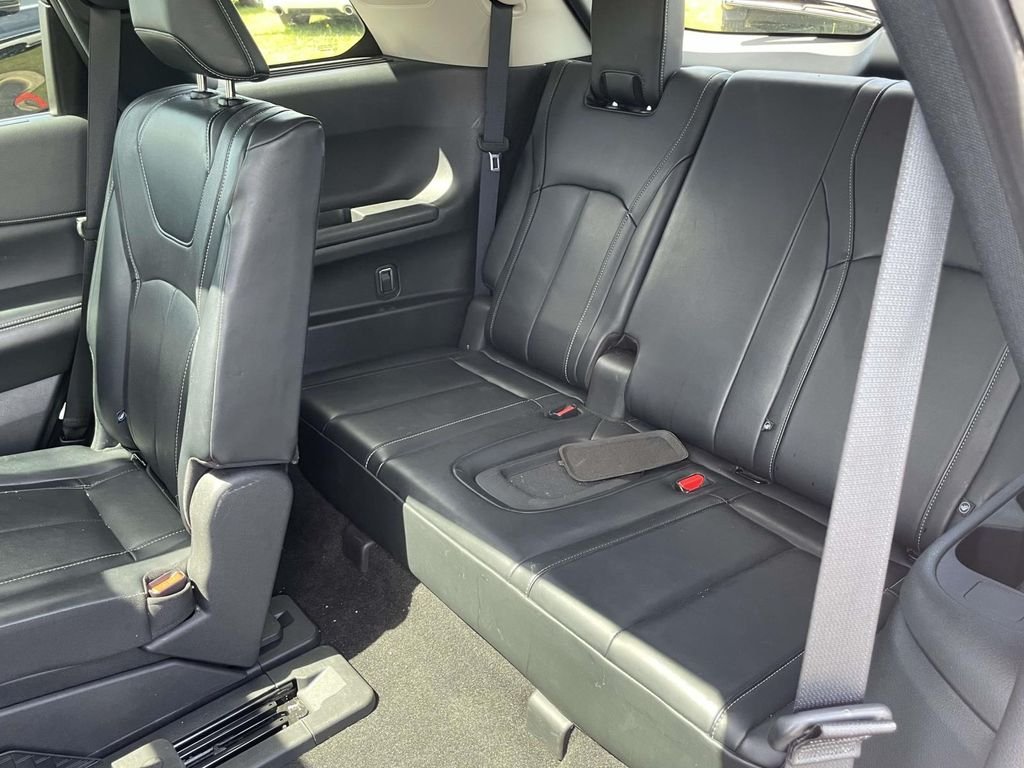 Used 2023 Red INFINITI LUXE image 11