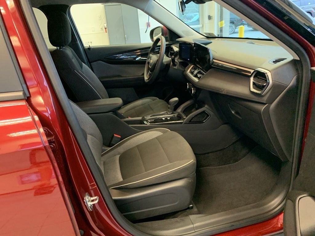 Used 2025 Red Chevrolet LT image 18