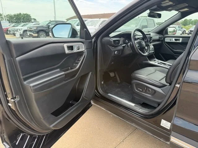 Used 2020 Black Ford Limited image 9